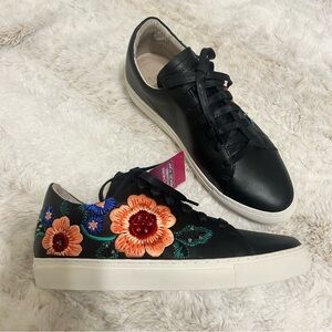 SKECHERS “Limited Edition” Embroidered Sneakers (S/N48876) SZ  9 NEW